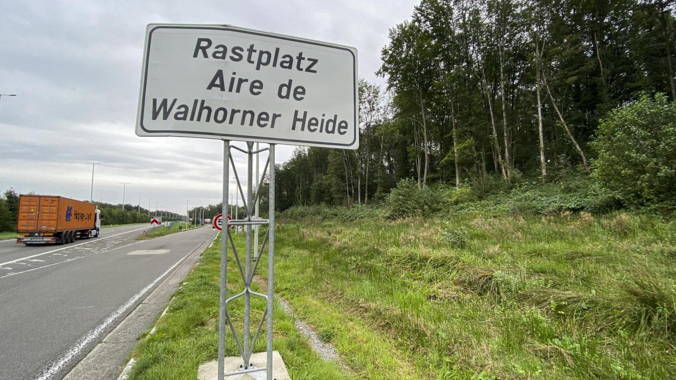 <p>In unmittelbarer Nähe zum Autobahnrastplatz in Walhorn soll kein Windrad errichtet werden. Der entsprechende Antrag auf eine Globalgenehmigung ist in einem gemeinsamen Beschluss der Wallonischen Region und der Deutschsprachigen Gemeinschaft verweigert worden.</p>