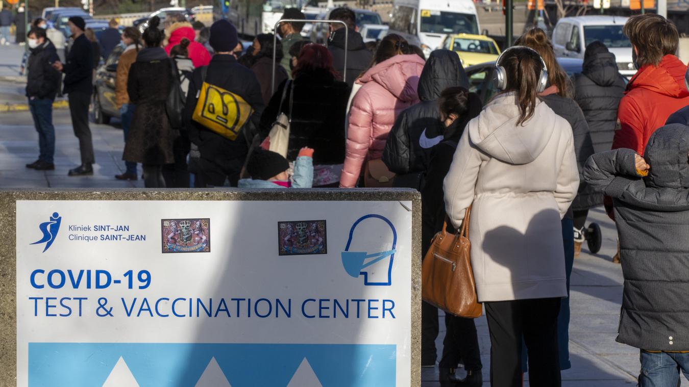 <p>In dem Brüsseler Impf- und Testzentrum Pachéco herrschte Ende Dezember großer Andrang. Ein Teil der Bevölkerung wollte sich eine Boosterimpfung sichern.</p>