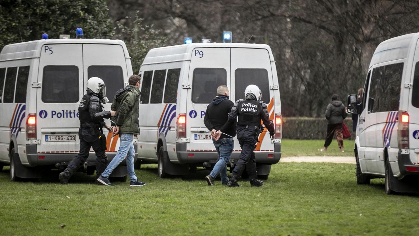 <p>Festnahme von mutmaßlichen Randalierern am Rande der Kundgebung von vergangenen Sonntag in Brüssel.</p>