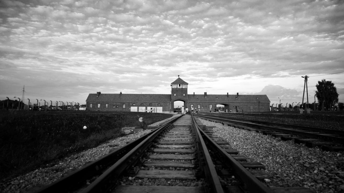 <p>Diese Aufnahme zeigt das Lagertor zum ehemaligen Konzentrationslager Auschwitz-Birkenau. Am 27. Januar 1945 wurde das nationalsozialistische Konzentrationslager Auschwitz von der Roten Armee befreit.</p>
