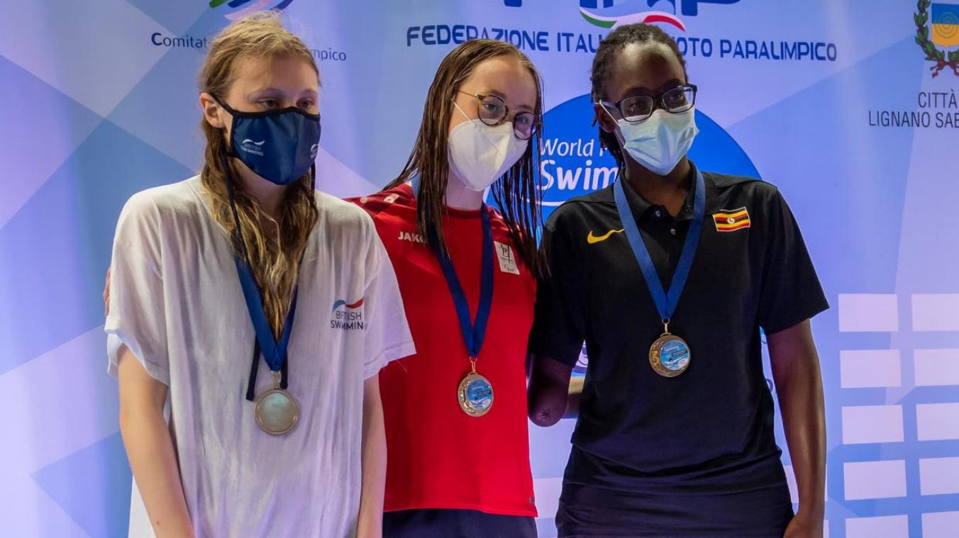 <p>Tatyana Lebrun (Mitte) holte im italienischen Lignano einmal Gold und dreimal Bronze.</p>