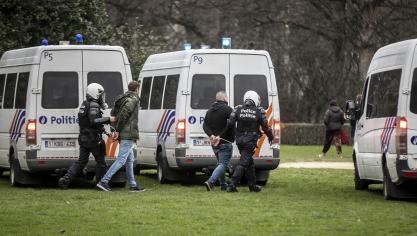<p>Die Polizei nimmt Randalierer im Jubelpark fest.</p>