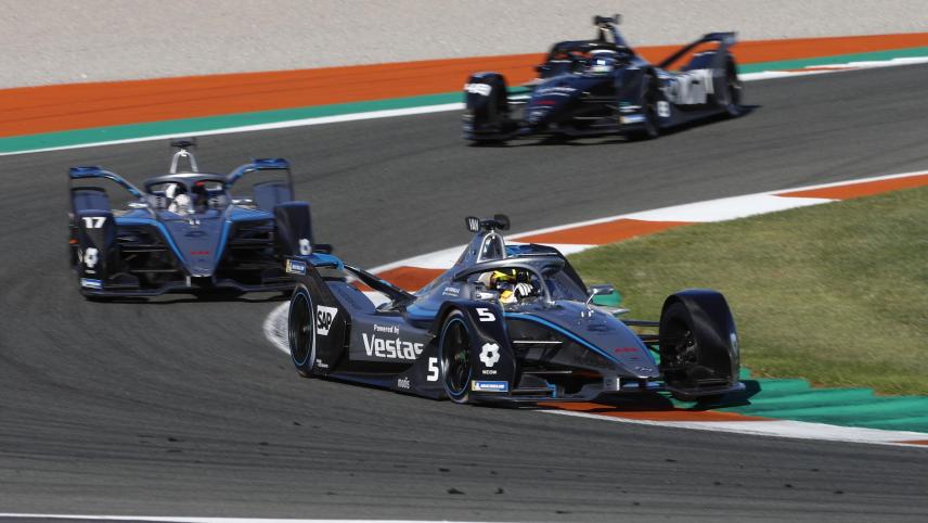 <p>Mit der Startnummer fünf in der Formel E unterwegs ist der Belgier Stoffel Vandoorne, hier beim Saisonvortest im spanischen Valencia.</p>