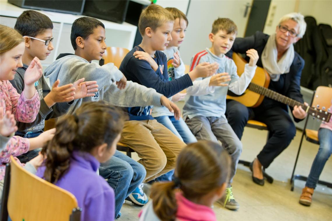 <p>Der Workshop steht unter der Prämisse „Musikunterricht mit allen Sinnen erleben“. Illustrationsfoto: dpa</p>