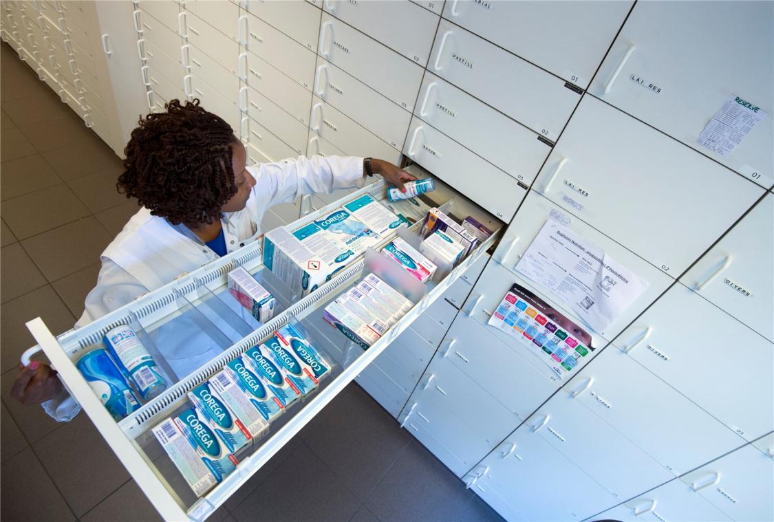 <p>Zuschläge, die Apotheker beim Verkauf von Medikamenten im Nacht- oder Wochenenddienst erheben, gehören schon bald der Vergangenheit an. Das gab die föderale Gesundheitsministerin Maggie De Block am Dienstag bekannt.</p>