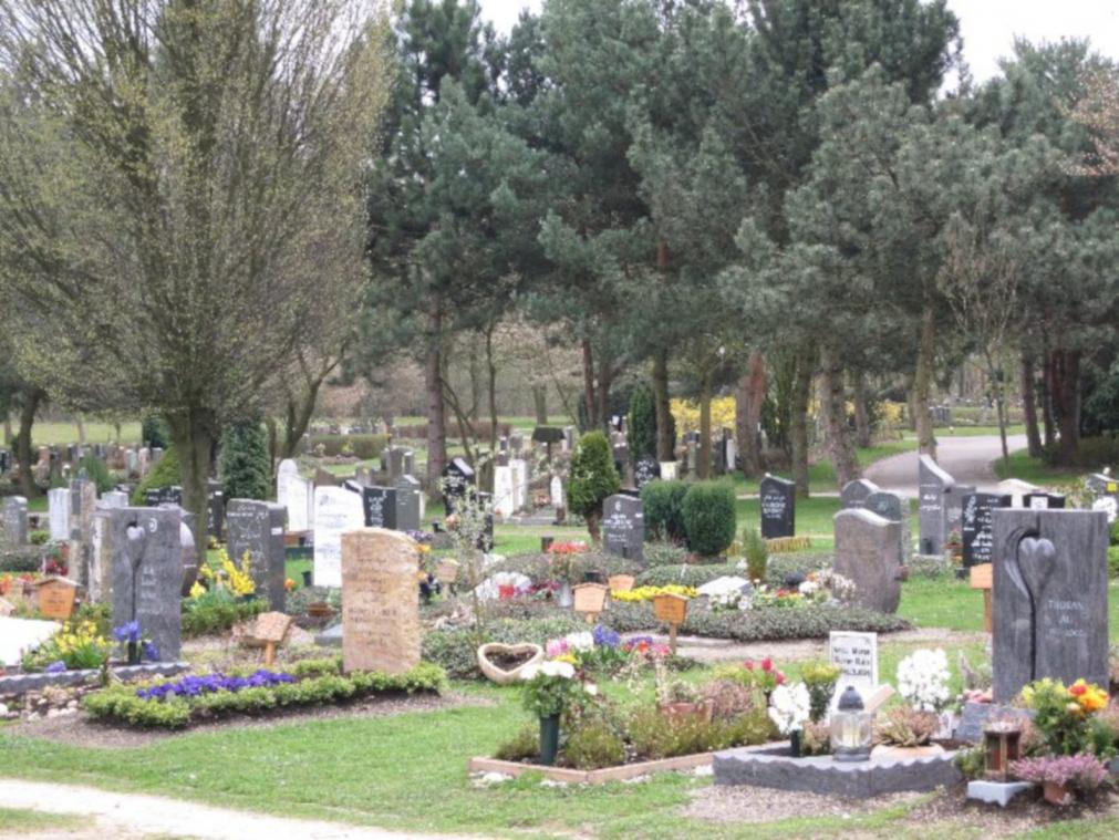 <p>Die Aufnahme zeigt muslimische Grabstätten auf dem Friedhof „Auf der Hüls“ in Aachen.</p>