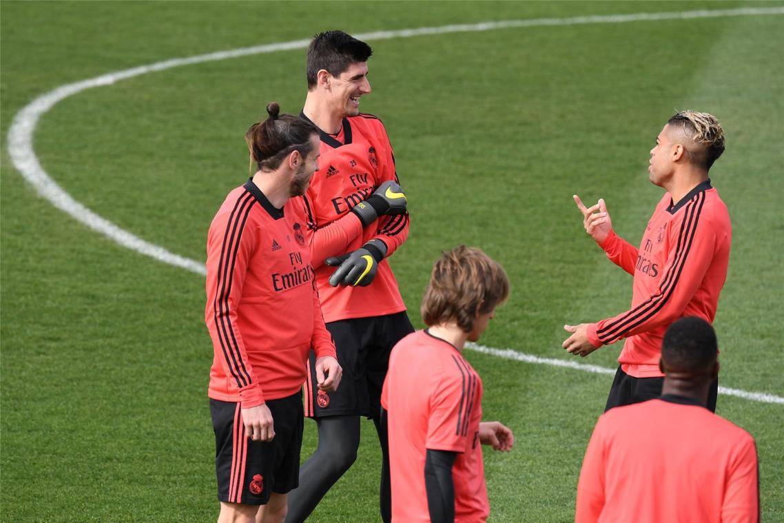 <p>Die Stimmung vor dem Spiel gegen Ajax ist bei Real Madrid (hinten Thibaut Courtois) noch gut.</p>