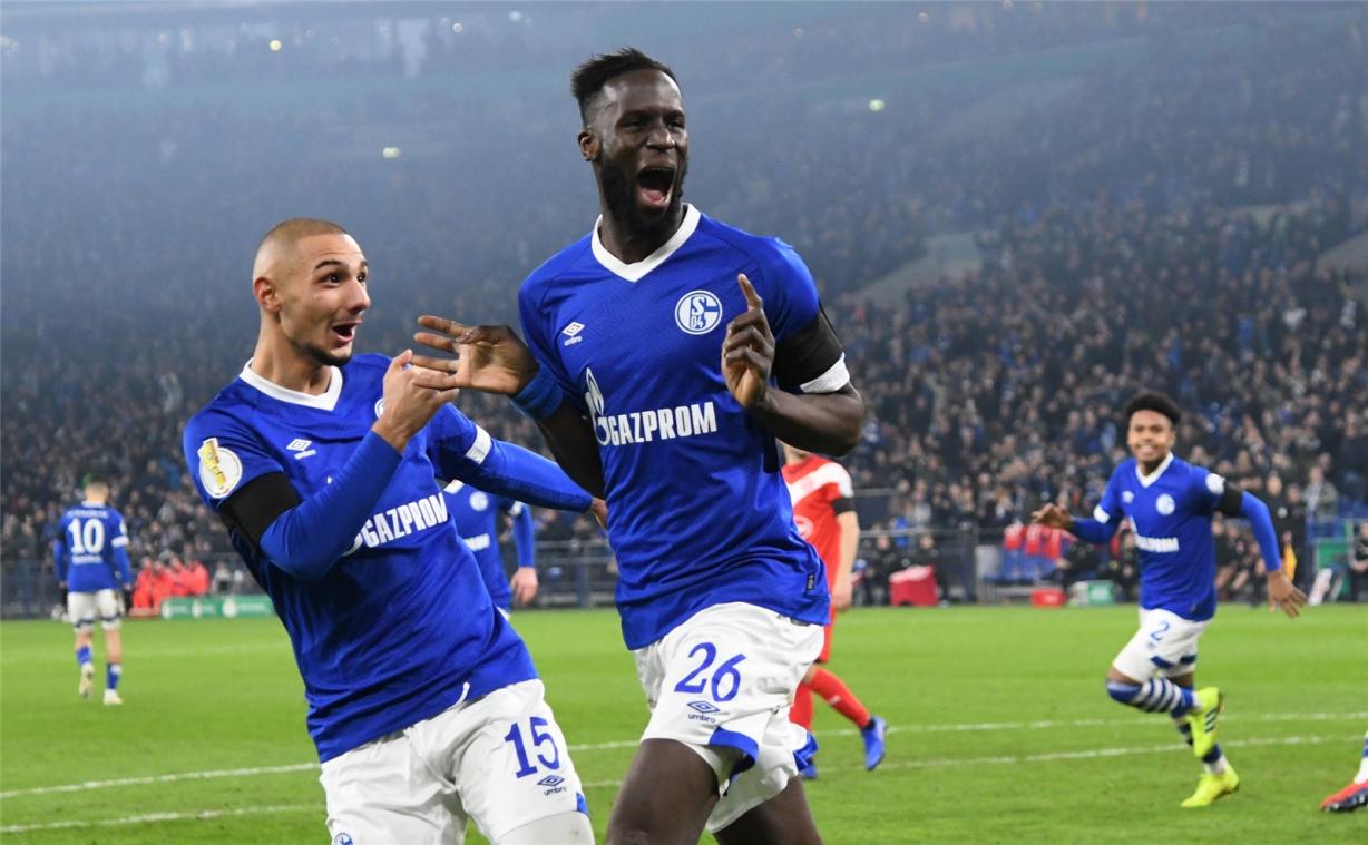 <p>Schalke 04 steht nach 4:1 im Viertelfinale – Pokal-„Clásico“ endet 1:1</p>
