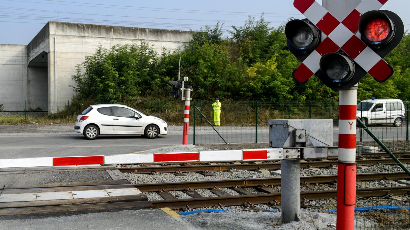 <p>Langfristig sollen alle 1.236 beschränkten Bahnübergänge im Land mit einer Kamera ausgerüstet werden.</p>