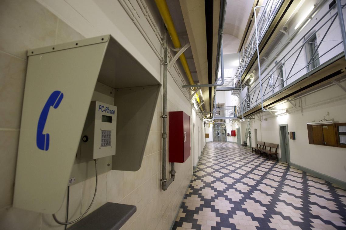 <p>Zum Telefonieren müssen Gefangene in Hasselt nicht mehr aus ihren Zellen geführt werden. Die Maßnahme soll die Sicherheit erhöhen.</p>