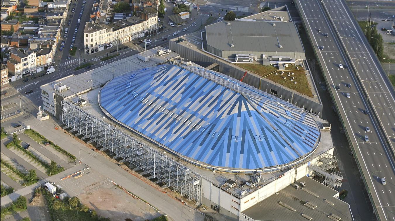 <p>Das Sportpaleis (blaues Dach) mit der angrenzenden LottoArena</p>