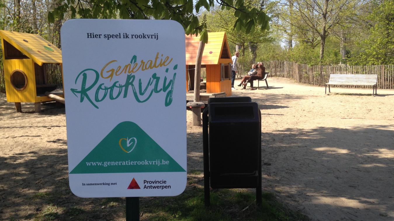 <p>Diese Schilder sind im ganzen Park verteilt und sollen die (quarzenden) Besucher sensibilisieren.</p>