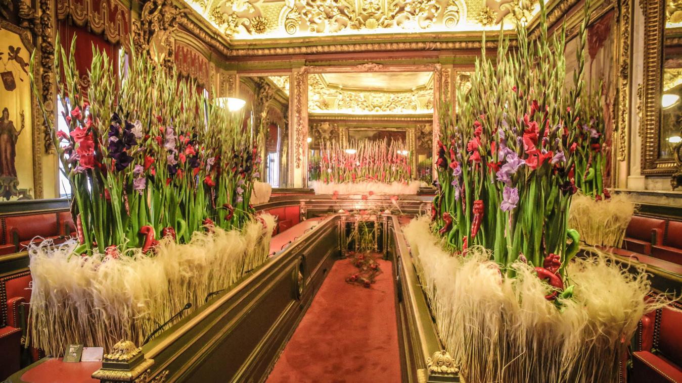 <p>Blumenkünstler werden die historischen Räume des Rathauses mit mehr als 100.000 Blumen dekorieren.</p>