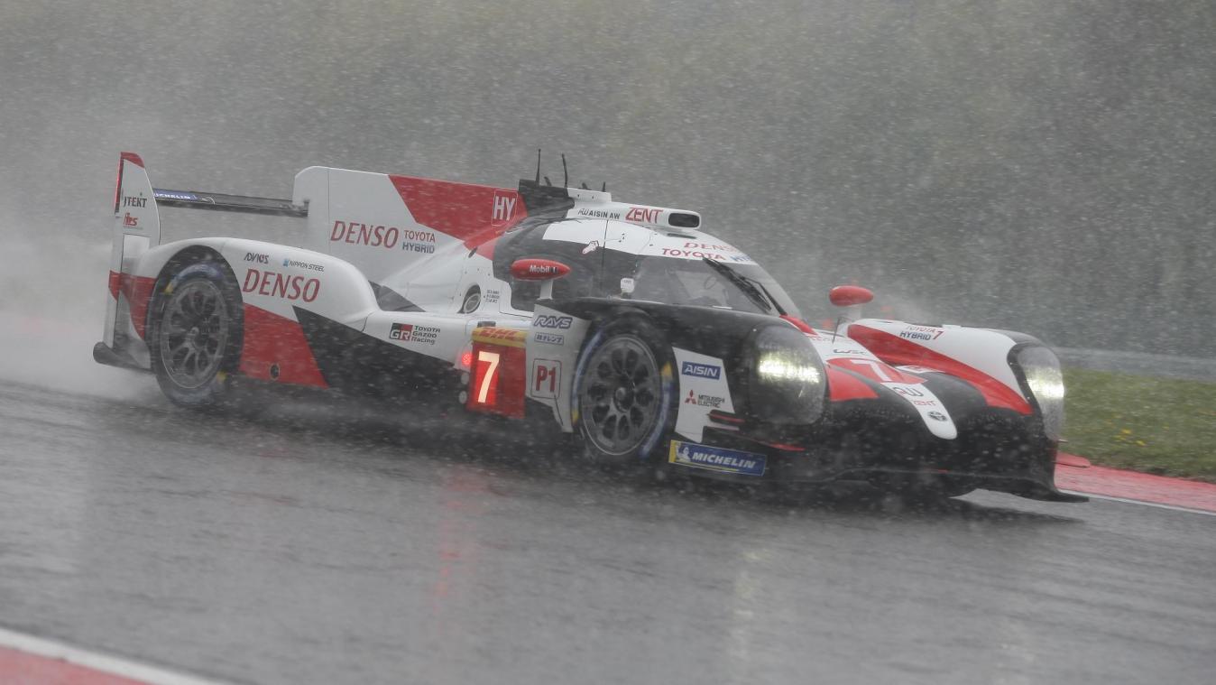 <p>Einer der beiden Werks-Toyota TS050 Hybrid im Schneegestöber in Spa-Francorchamps.</p>