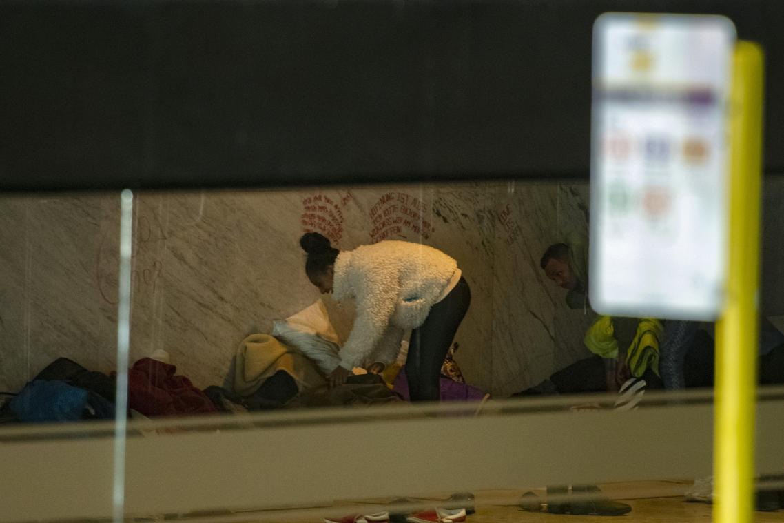 <p>An den Bushaltestellen unter dem Brüsseler Nordbahnhof war ein unerlaubtes Migranten-Camp entstanden, dessen Evakuierung jetzt angeordnet worden ist.</p>