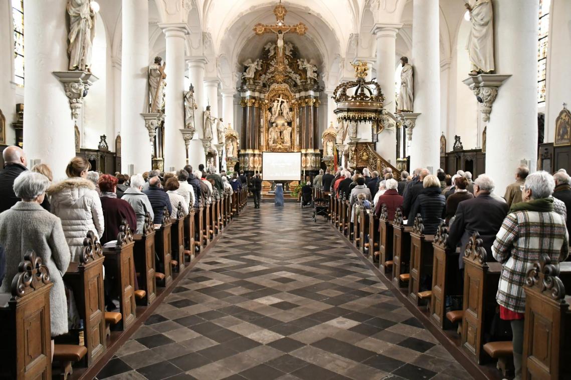 <p>Blick in die Oberstädter Sankt-Nikolaus-Pfarrkirche, wo an Wochentagen Beerdigungen stattfinden können, die samstags jedoch Hochzeiten vorbehalten ist.</p>