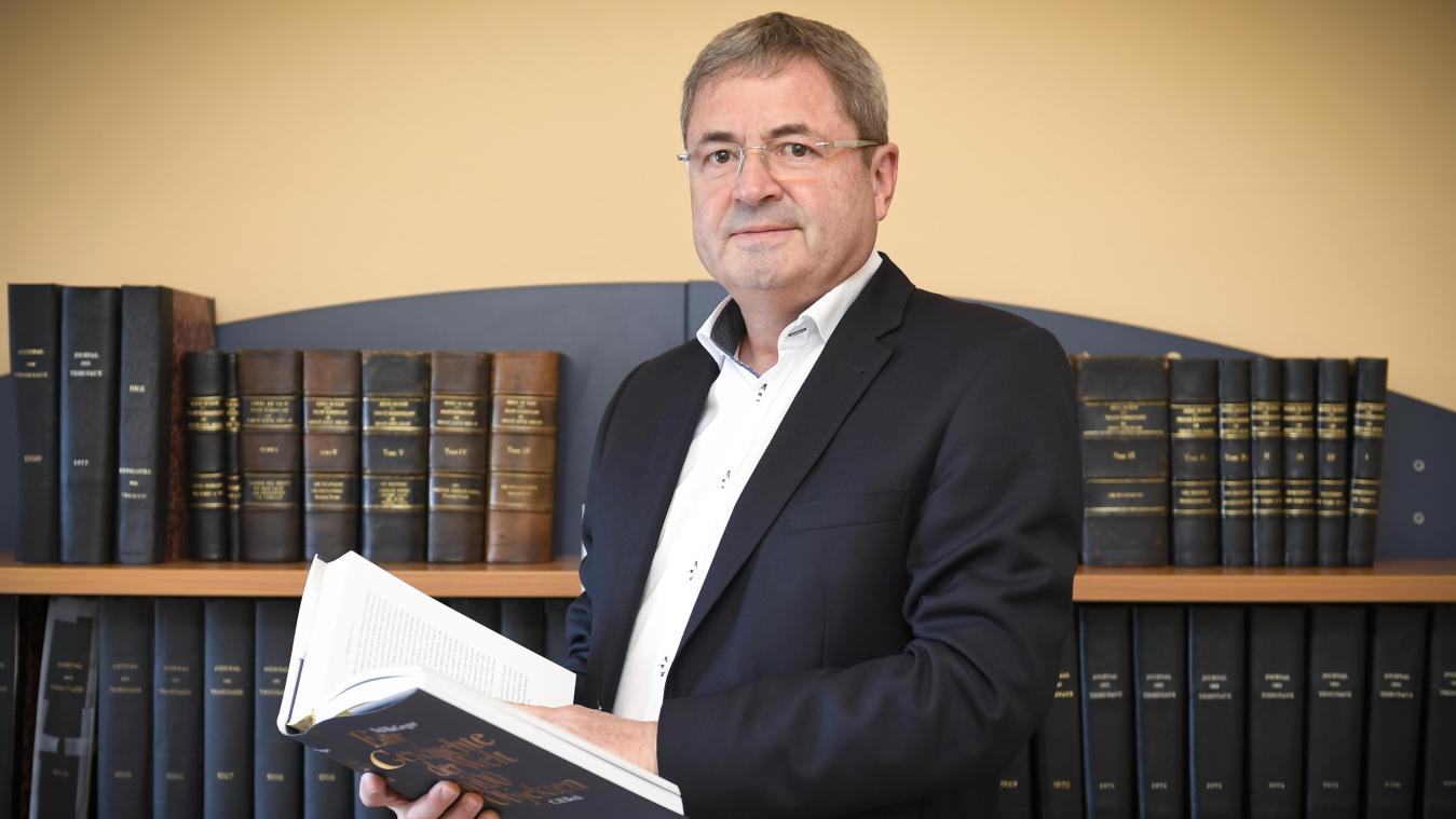 <p>Ralph Lentz ist seit 1982 Rechtsanwalt. Zu den Fachgebieten des Juristen, der seit fast drei Jahrzehnten der Vertrauensanwalt des ADAC ist, gehört das Verkehrsrecht.</p>