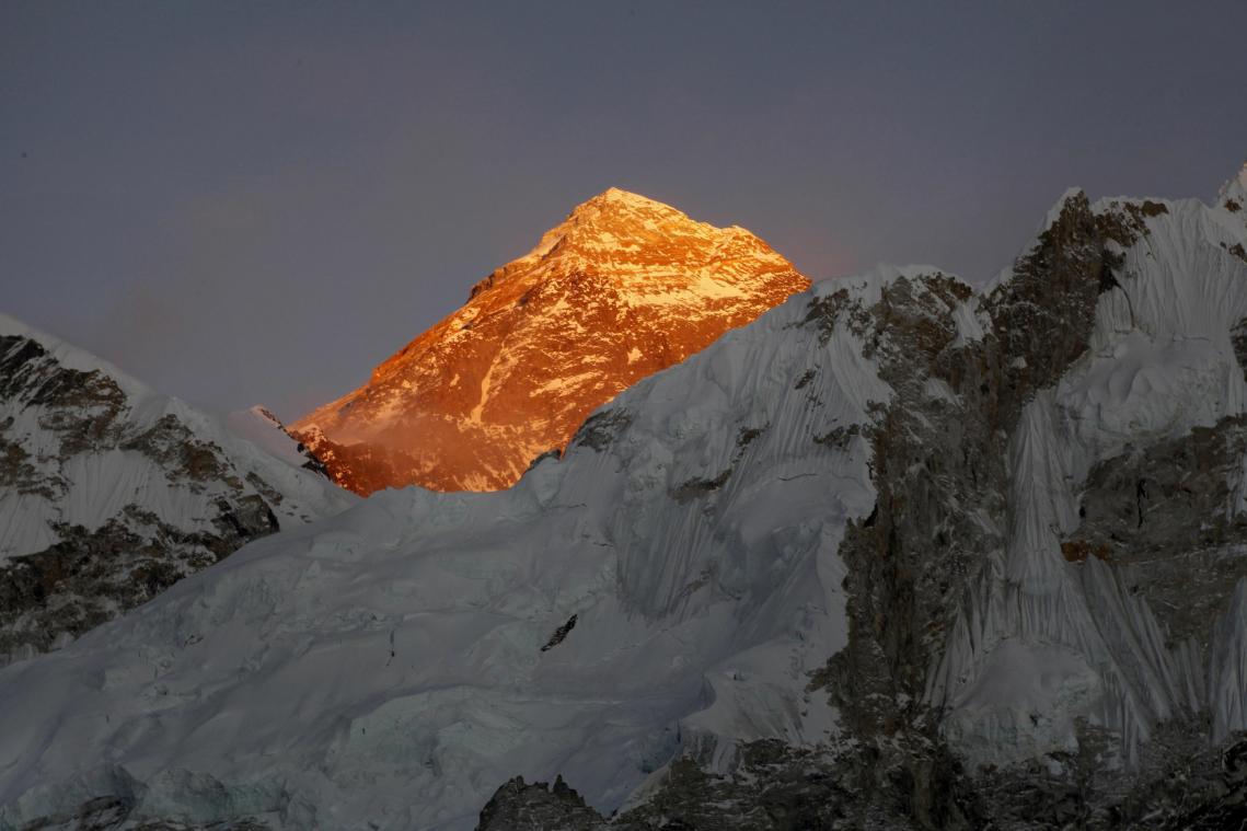 <p>Blick auf den Mount Everest. Am höchsten Berg der Welt reißt die Serie der Todesfälle unter Bergsteigern nicht ab.</p>