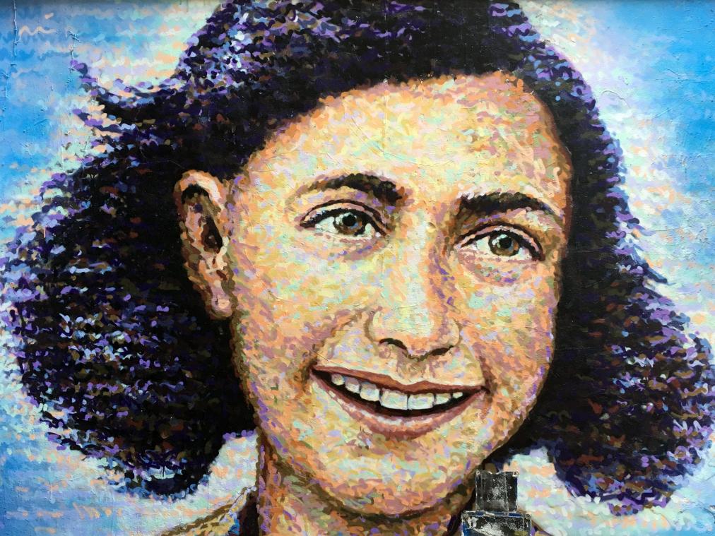 <p>Das Mädchen Anne Frank ist auf der ganzen Welt bekannt.</p>