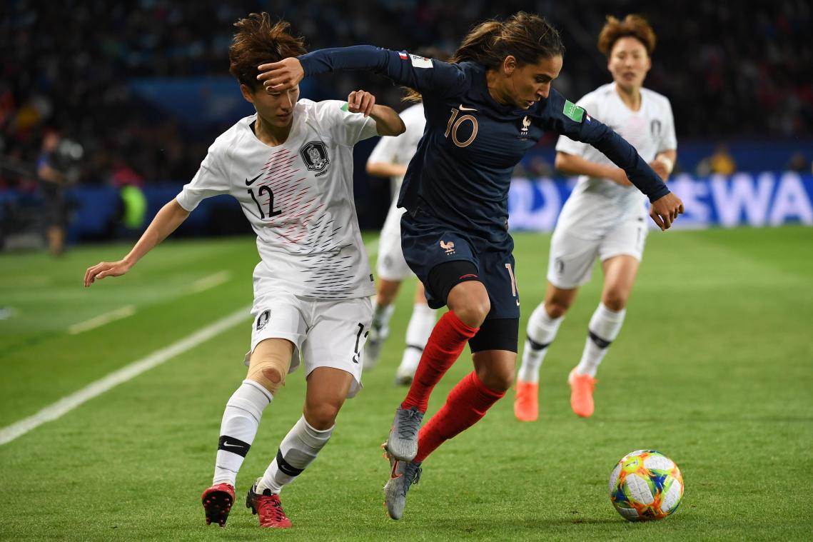 <p>Frankreich (r., Amel Majri) setzte sich deutlich durch.</p>