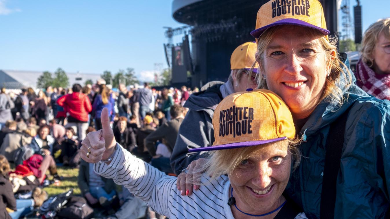 <p>Daumen hoch: Diese beiden Festivalbesucherinnen waren vom Eintagesfestival „Werchter Boutique“ begeistert.</p>