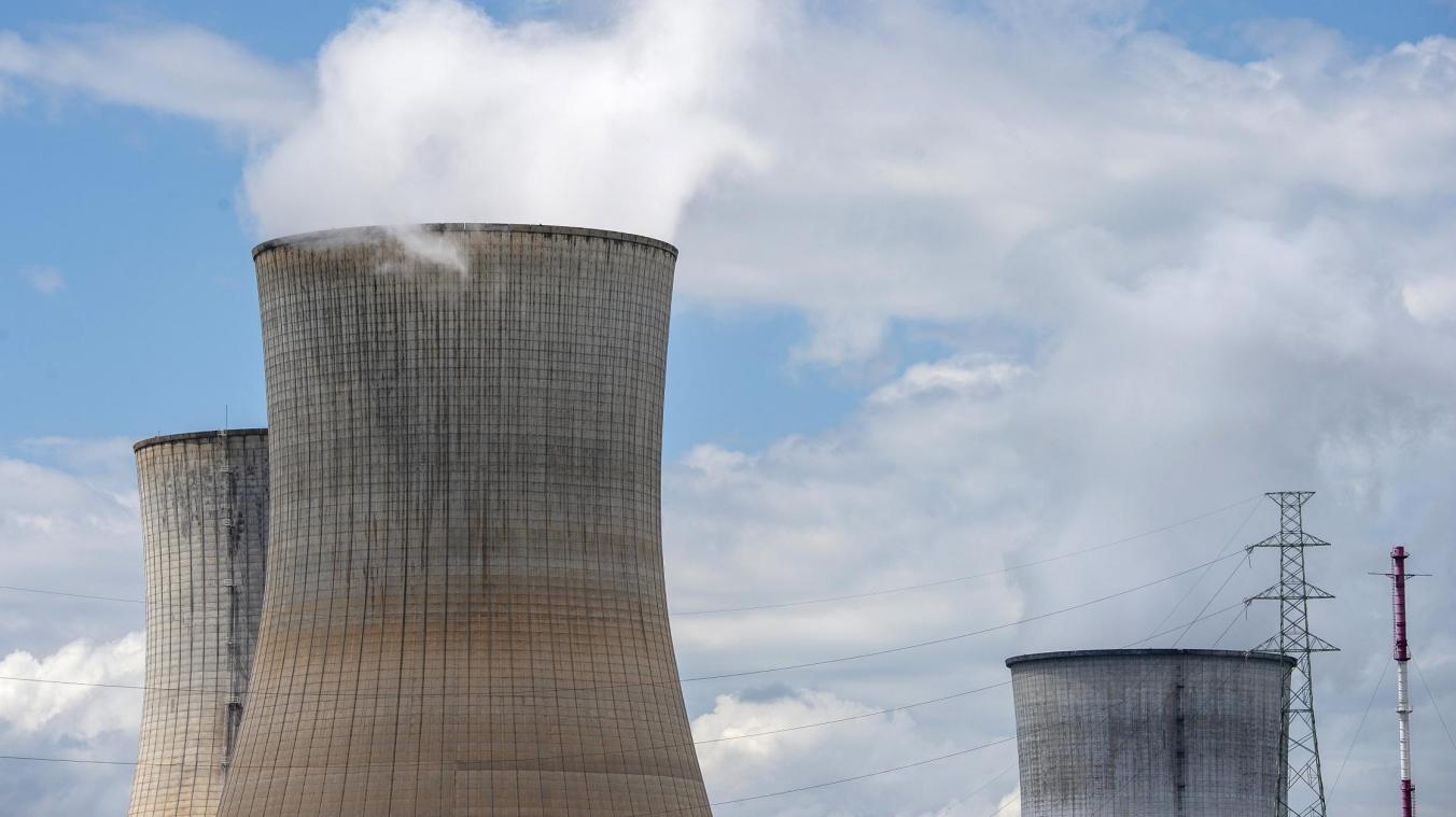 <p>Blick auf das Atomkraftwerk in Tihange bei Huy.</p>