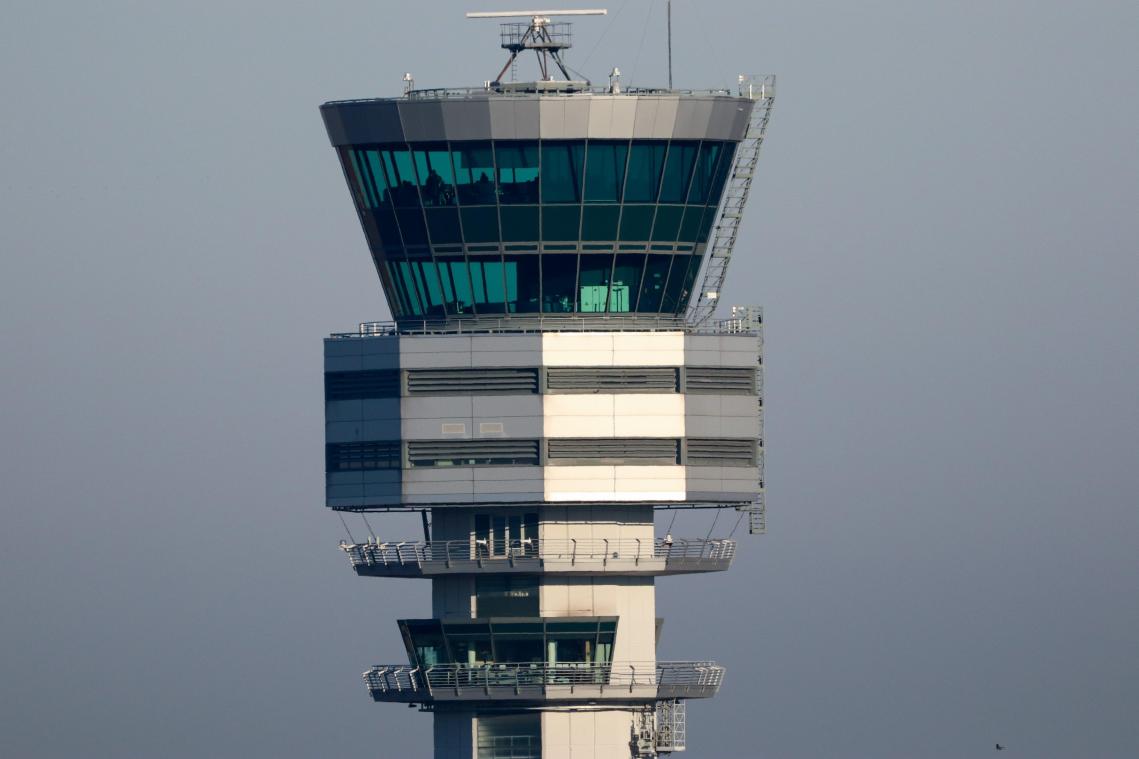 <p>Kommende Nacht ruht bei der Flugsicherung Skeyes zumindest teilweise die Arbeit, was eine Teilsperrung des belgischen Luftraums zur Folge hat.</p>