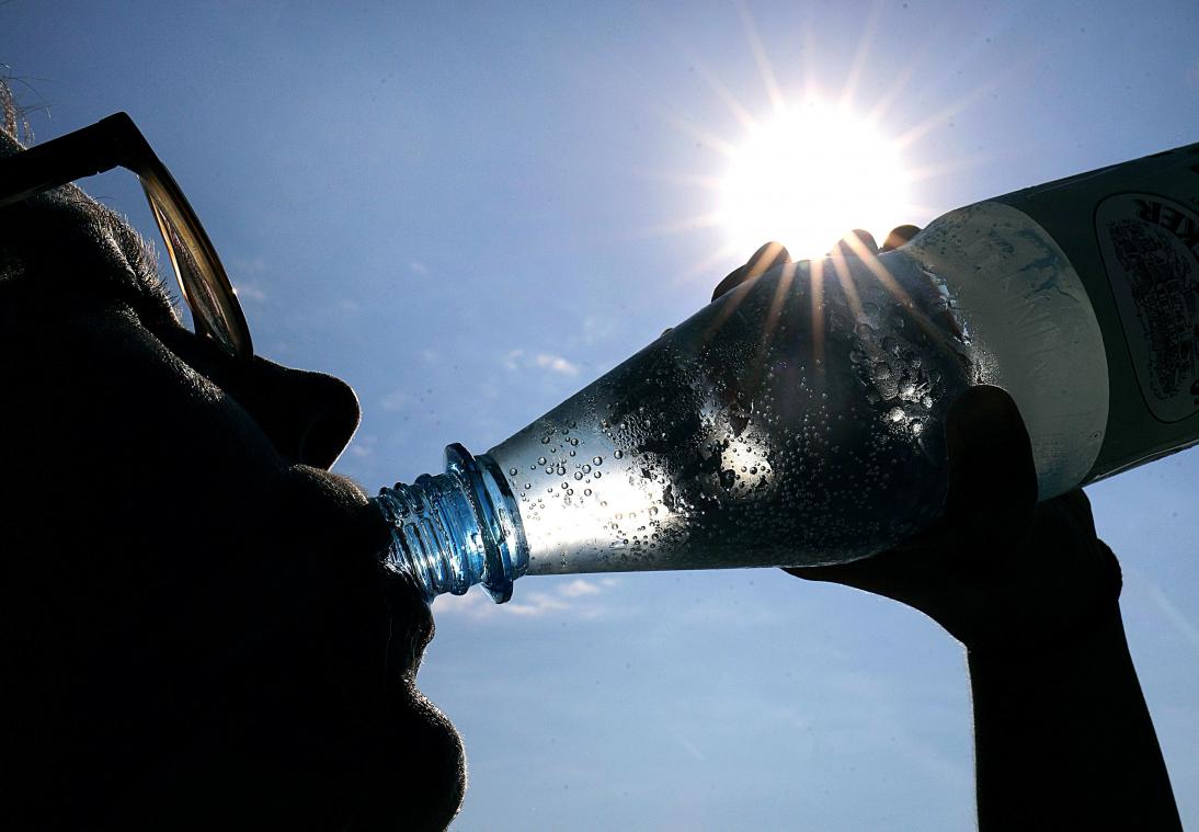 <p>Bei Hitze sollte man das Trinken nicht vergessen.</p>