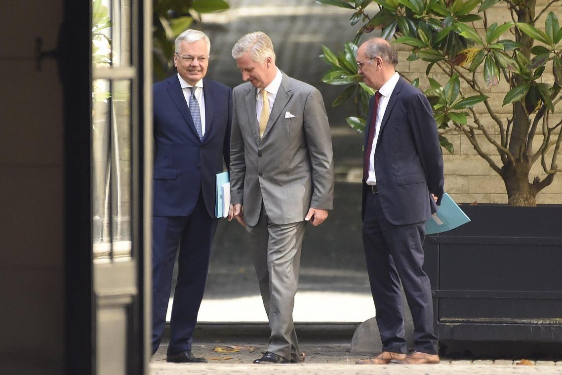 <p>Reynders und Vande Lanotte beim König: Mission abermals verlängert</p>
