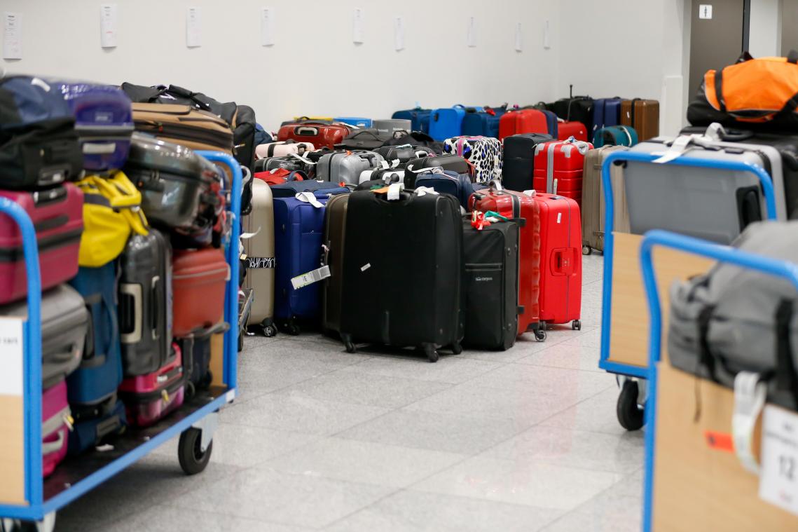 <p>Mindestens 6.000 Gepäckstücke blieben zunächst am Flughafen zurück und mussten nachgeliefert werden.</p>