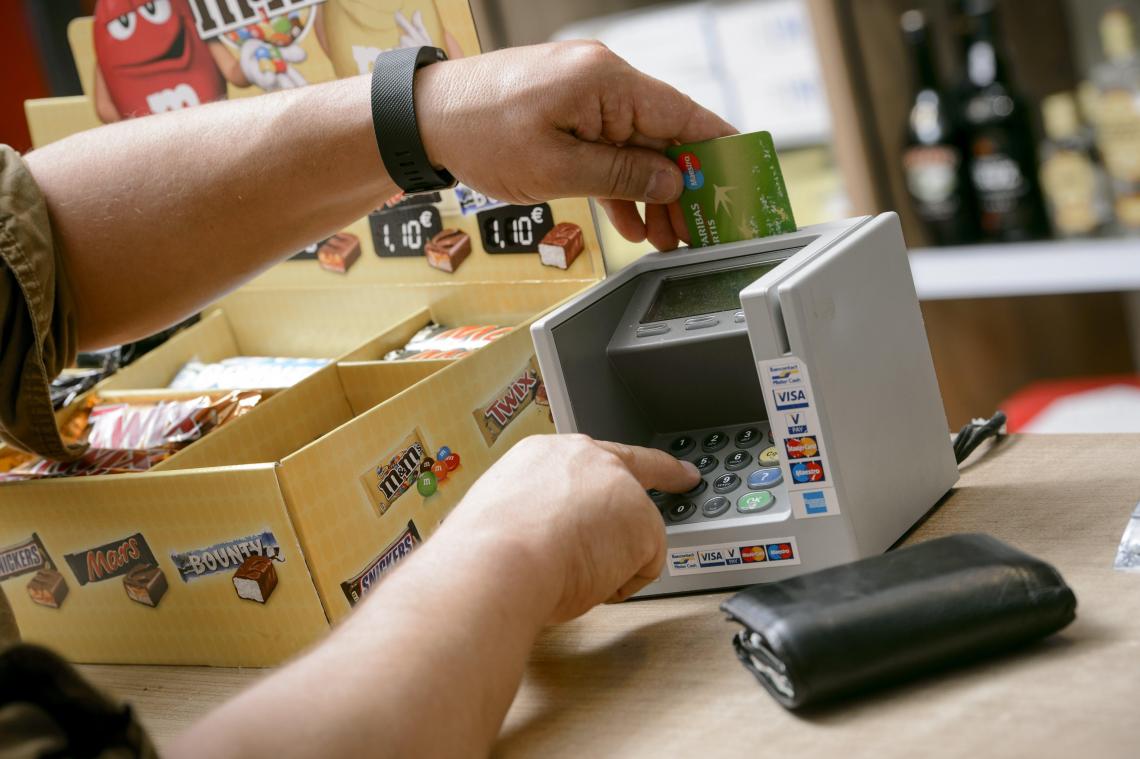 <p>Immer häufiger werden in Belgien auch kleine Beträge mit Bankkarte beglichen.</p>