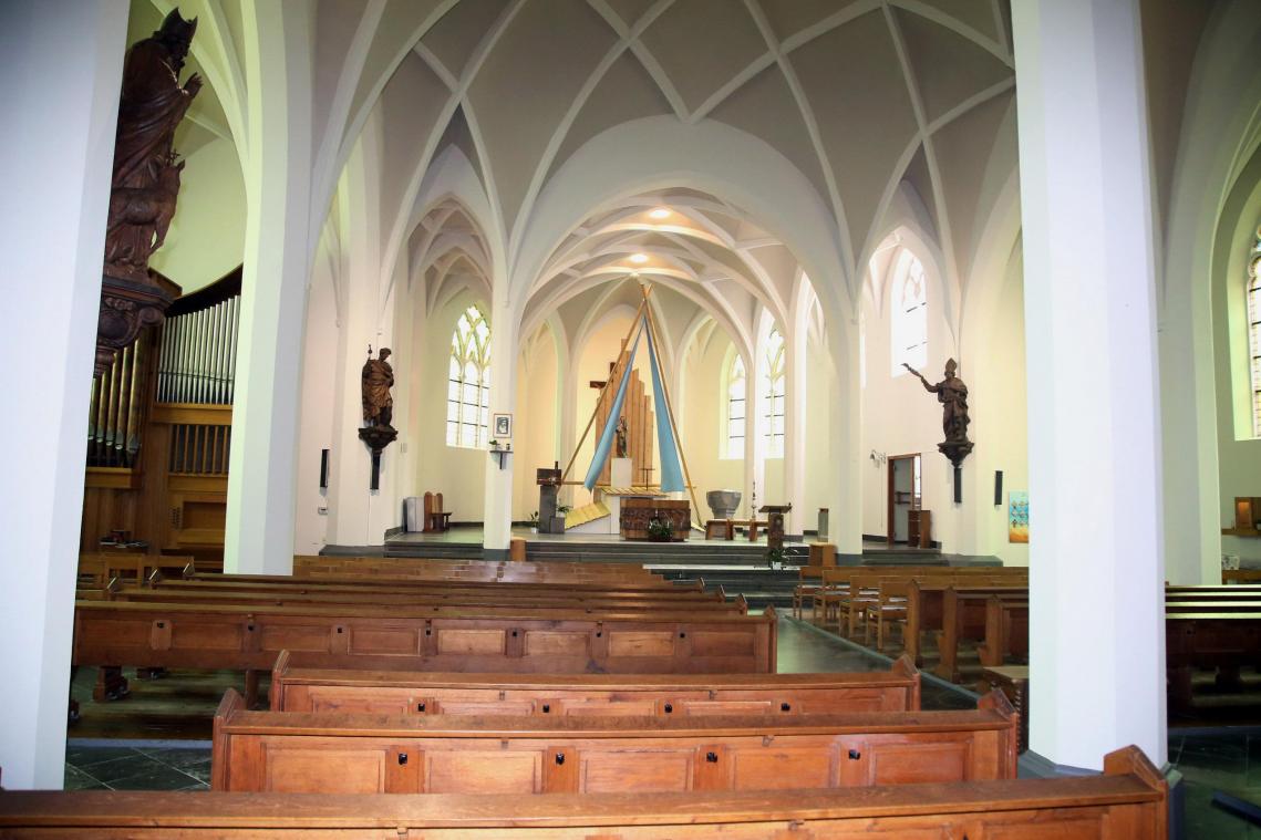 <p>Die Renovierung mit Innenanstrich der Weismeser Kirche wurde durch die Gemeindearbeiter ausgeführt.</p>
