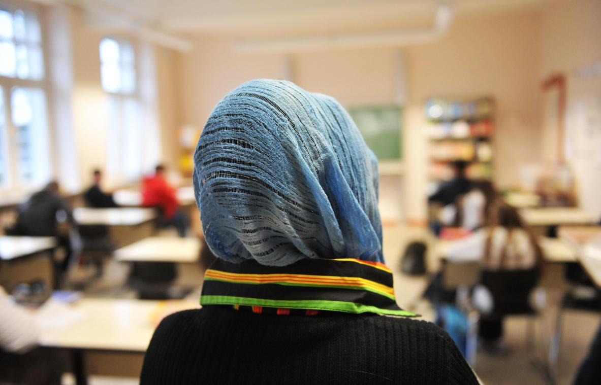 <p>Die Schulordnung im Gemeinschaftsunterrichtwesens Flanderns ist deutlich: Religiöse und ideologische Symbole sind verboten.</p>