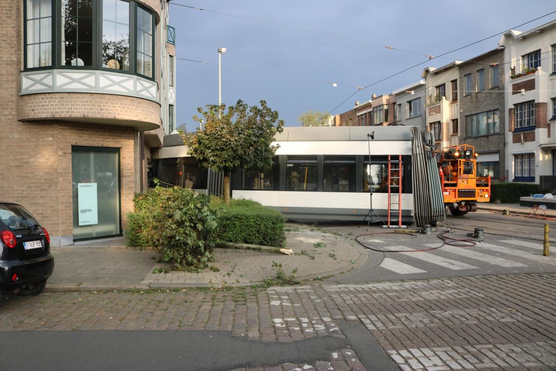 <p>Straßenbahn kracht in Antwerpen in Wohnhaus: fünf Verletzte</p>
