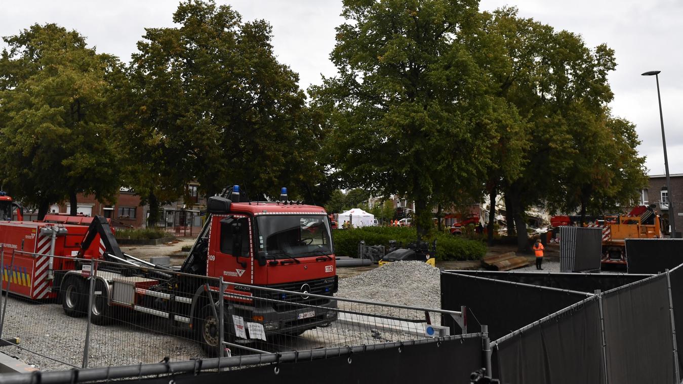 <p>Die Baustelle steht derzeit still, damit die Rettungsdienste ihre Arbeit verrichten können.</p>