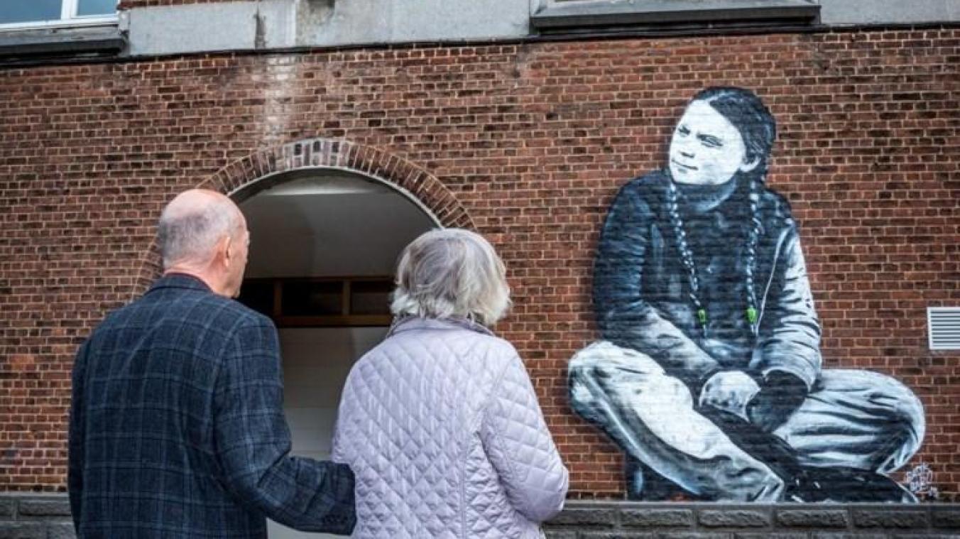 <p>Greta Thunberg verziert die Straßen in Verviers.</p>