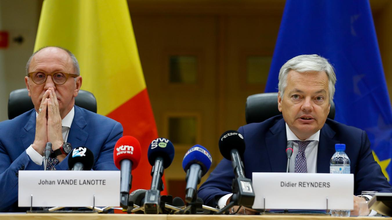 <p>Wurden von ihrer Aufgabe „befreit“: Johan Vande Lanotte und Didier Reynders.</p>
