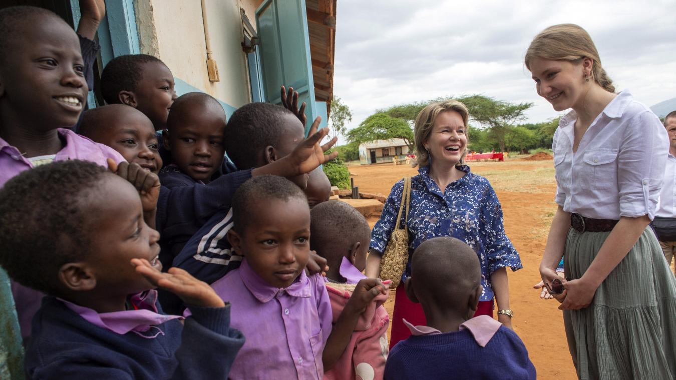 <p>Während der Sommerferien hatte Prinzessin Elisabeth (r.) Königin Mathilde bei einer dreitägigen Unicef-Mission in Kenia begleitet.</p>