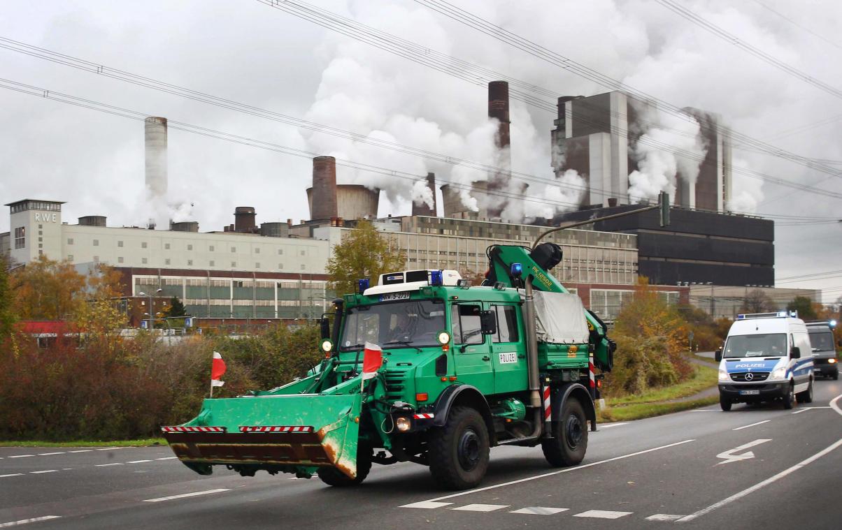 <p>Fünf Aktivisten sollen im November 2017 ein Braunkohlekraftwerk im Rheinland blockiert haben. An diesem Mittwoch beginnt deswegen ein erster Prozess.</p>