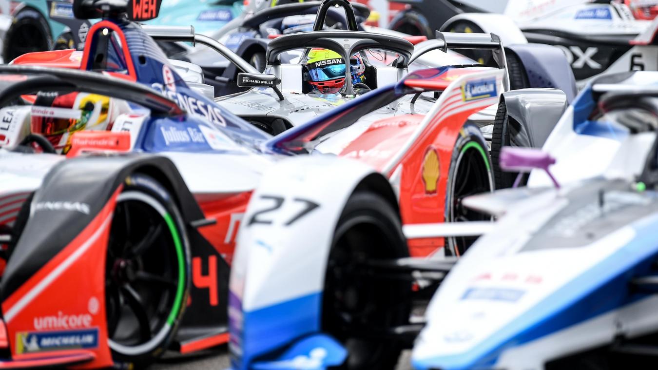 <p>Formel-E-Meisterschaft, ePrix, Rennen auf dem Flughafen Tempelhof: Die Fahrer kämpfen bei der Formel-E-Meisterschaft um den Sieg.</p>