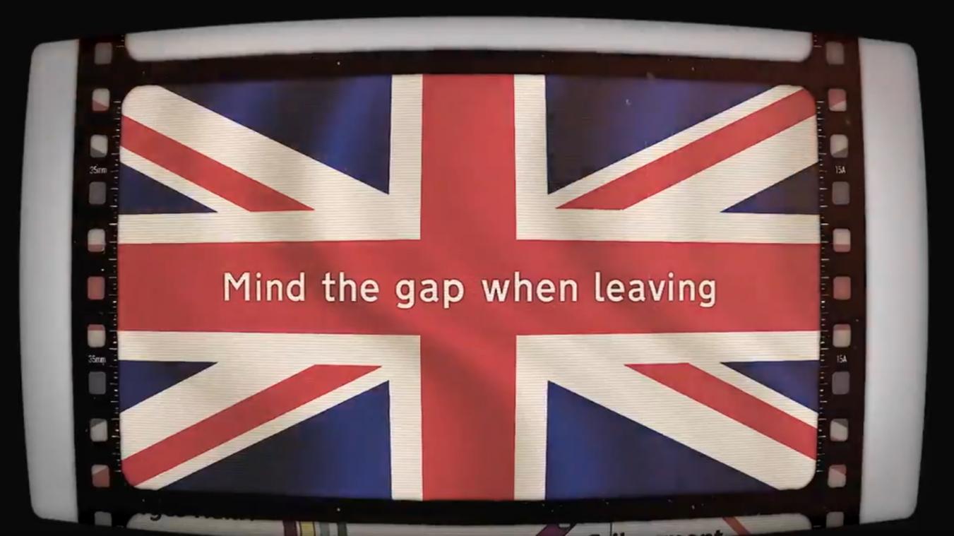 <p>Am Ende des Videos heißt es „Mind the gap when leaving“.</p>