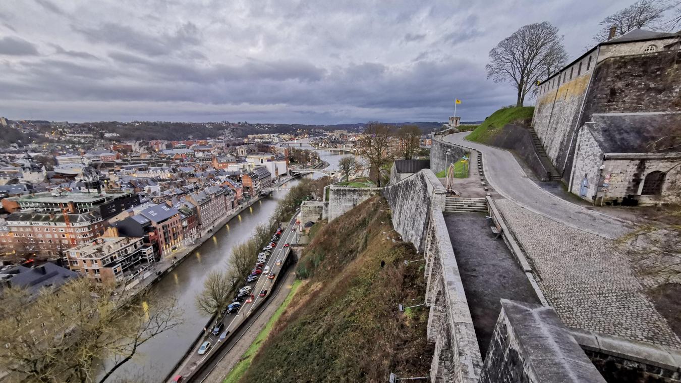 <p>Ein Blick von oben auf Namur: Die Stadt zählt knapp 110.175 Einwohner.</p>