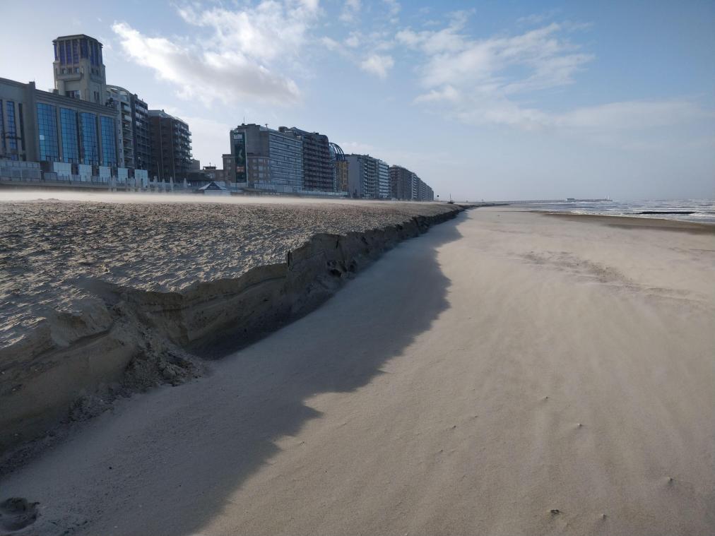 <p>Das Sturmtief Ciara sorgte an der Küste für kleine „Sandklippen“.</p>