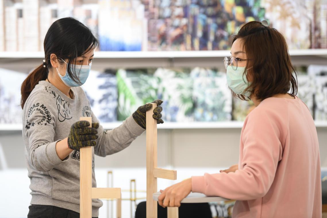 <p>Aus Angst vor Coronaviren versuchen viele, sich mit einer OP-Gesichtsmaske vor der Infektion zu schützen.</p>