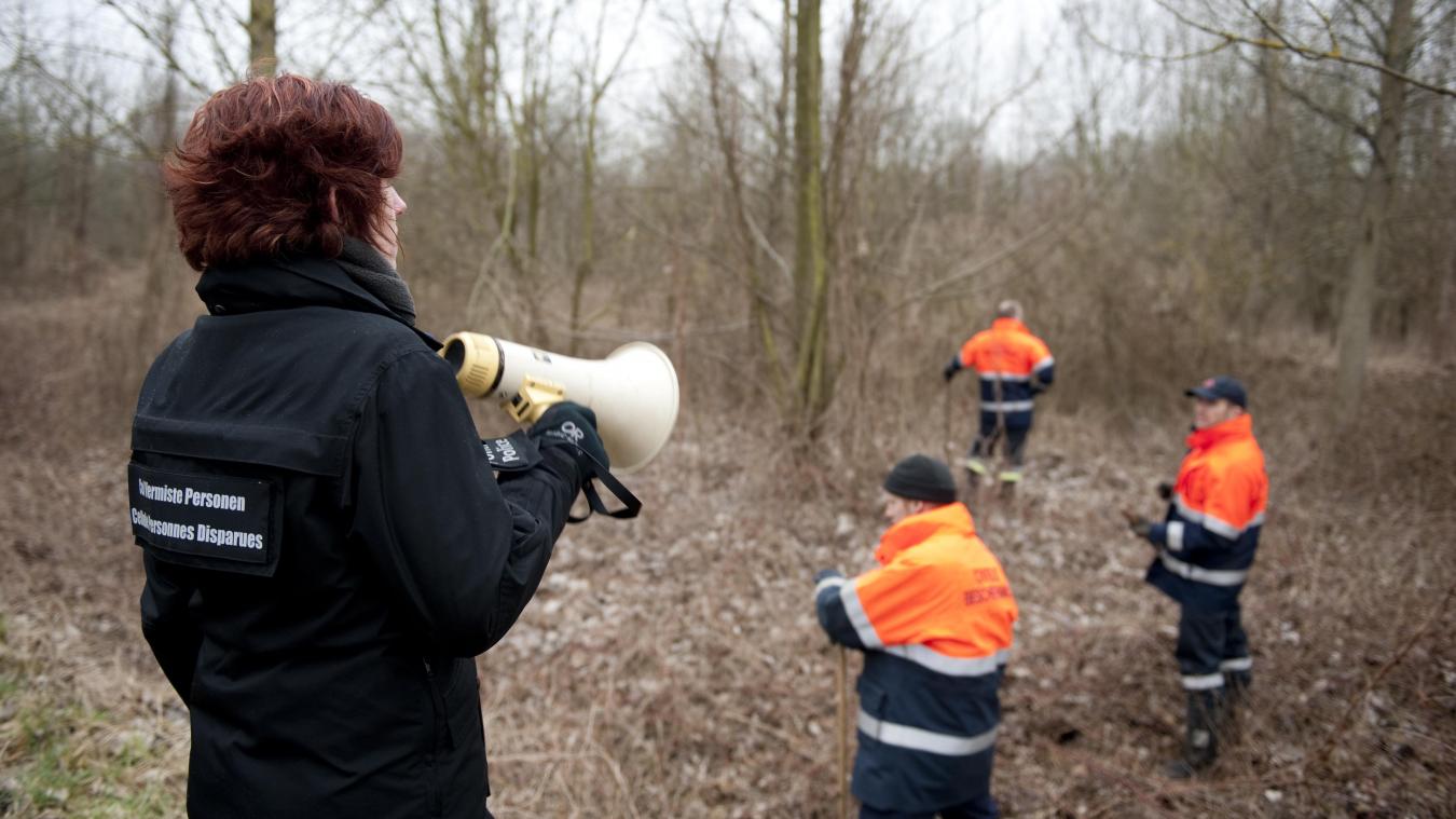 <p>Archivfoto vom März 2012: die Polizei auf der Suche nach der Leiche von Britta Cloetens.</p>