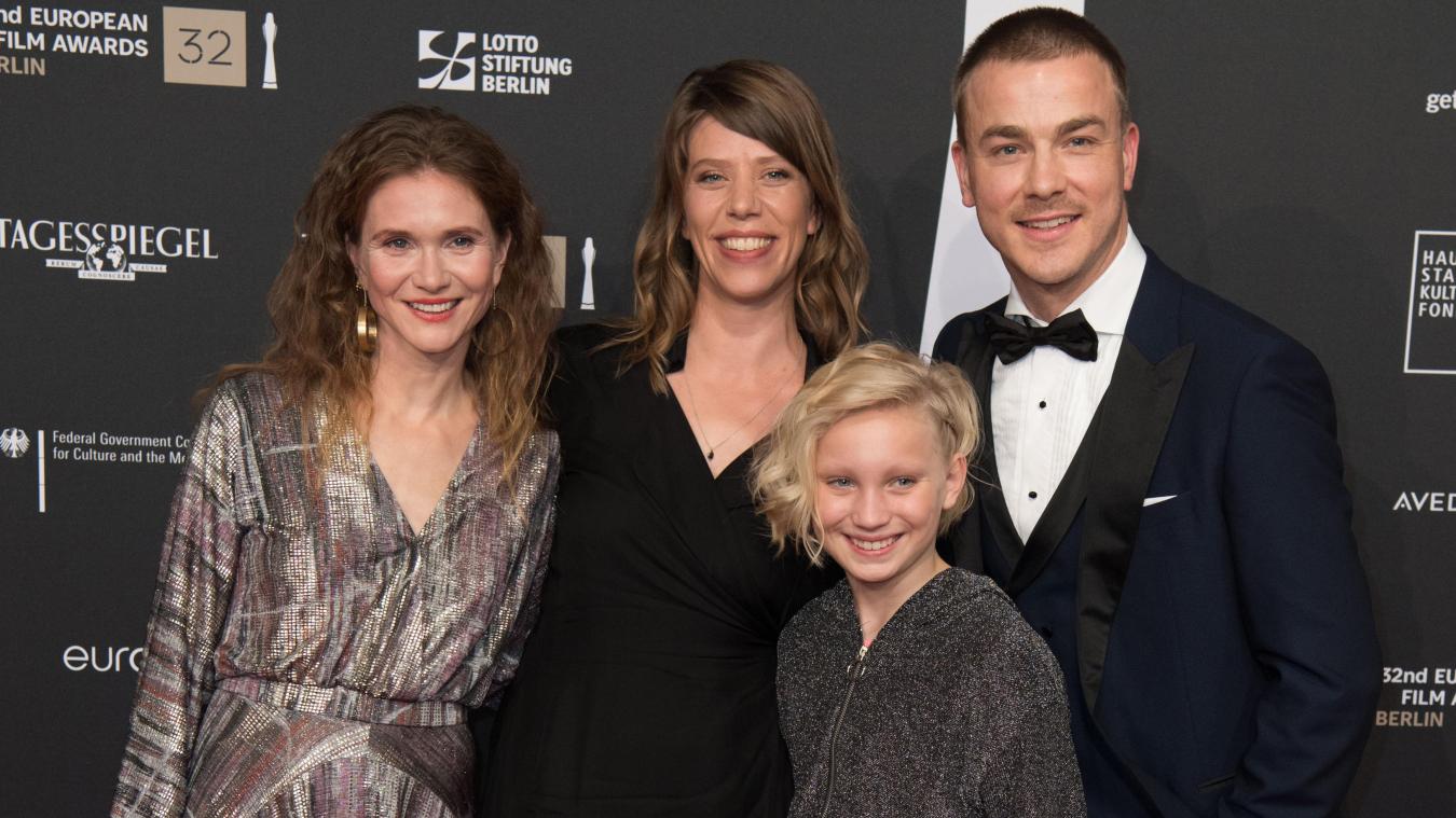 <p>Der Cast von Systemsprenger (l-r): Lisa Hagmeister, Regisseurin Nora Fingscheidt, Helena Zengel und Albrecht Schuch.</p>