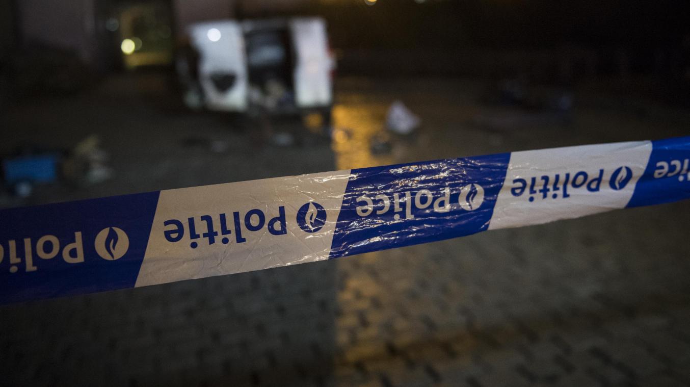 <p>Mann tötet seine Frau und verletzt sich selber schwer</p>
