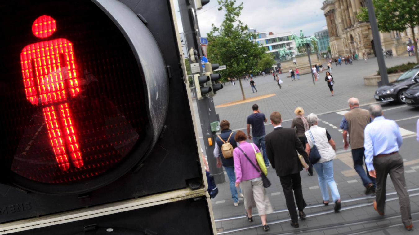 <p>Immer mehr Fußgänger gehen bei Rot über die Straße</p>
