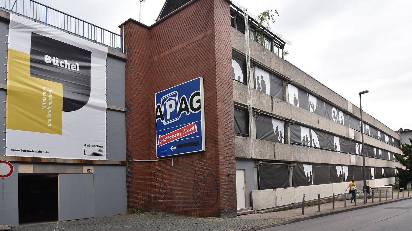 <p>Das Parkhaus Büchel in der Aachener Innenstadt ist bis zu seinem Abriss „verpackt“. Hier soll ein völlig neues Viertel entstehen.</p>