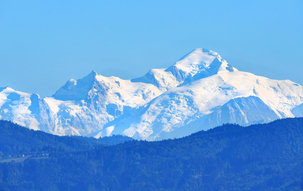 <p>Der schneebedeckte Mont Blanc in den Alpen</p>